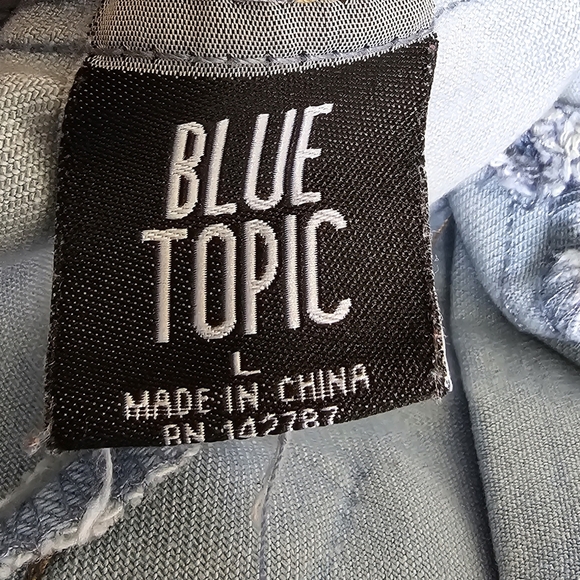 Light Wash Denim Jacket - “Girl Power” and “Love” Patchwork – Size Large - Picture 7 of 8